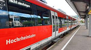 Wegen eines Notarzteinsatzes bei Dogern war die Hochrheinstrecke zwischen Albbruck und Waldshut bis etwa 7.30 Uhr gesperrt. Hier ein ...