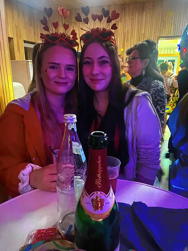 Bild 5: Wiiberfasnet 2025: Die besten Bilder der Hü-Ri-Frauen in Hürrlingen – Ein aufregendes Spektakel!