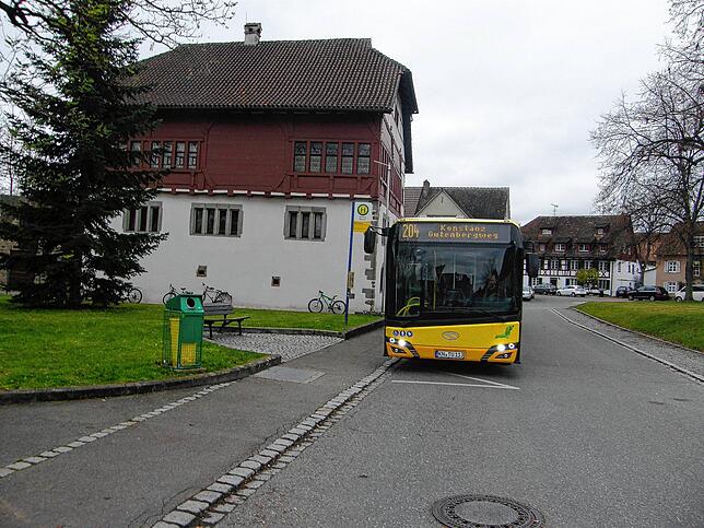 Ein Dauerbrenner-Thema: Die Bushaltestelle beim Museum an der Ergat soll im nächsten Jahr endlich ein Häuschen bekommen.