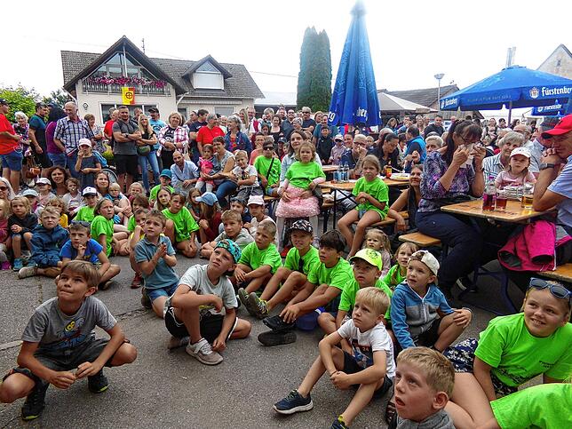 Was für ein Erfolg. Die Dorfjubiläumsfete zum 1250. Geburtstag von Wolterdingen, hätte am Sonntag nicht schöner sein können. Hunderte ...
