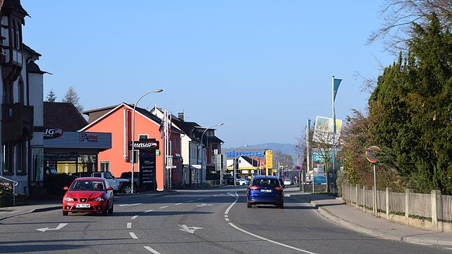Die Sanierung der Radolfzeller Straße (B&nbsp;313) zwischen Kindergartenstraße (Kurve rechts) und Industriestraße beginnt am Montag, 8. ...