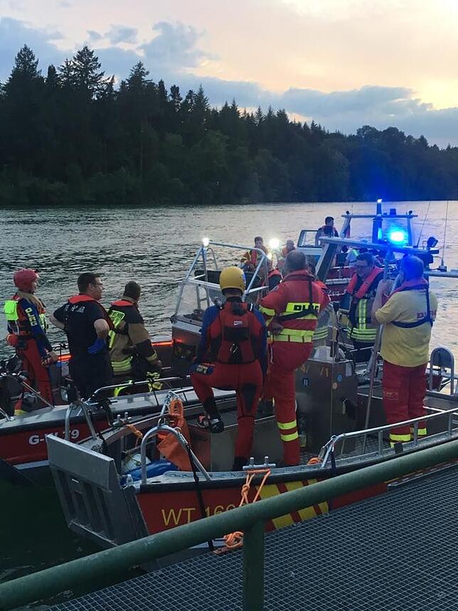 Mehrere Boote verschiedener Einsatzkräfte waren im Einsatz.