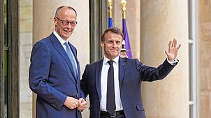 Lange nicht mehr gesehene deutsch-französische Freundschaft: Friedrich Merz (links) bei seinem Antrittsbesuch bei Frankreichs ...