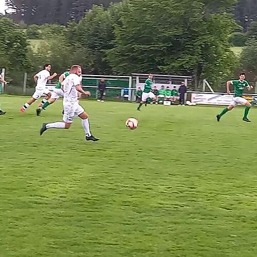 Fabio Mauch trifft zum 1:0 ins lange Eck.