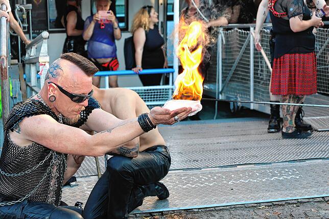Bild 30: Lack, Leder, Latex! Dieses Spektakel bieten die BDSM-Fans im Konstanzer Hafen