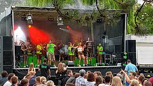 Die Partybrassband Blaska sorgte für tolle Stimmung beim Strandfest des TSV Bodman.