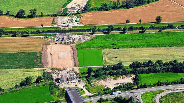 Es geht voran: Der Bau der Ortsumfahrung von Oberlauchringen ist im vollen Gang und liegt im Zeitplan. Die künftige B34 soll Ende 2021 ...