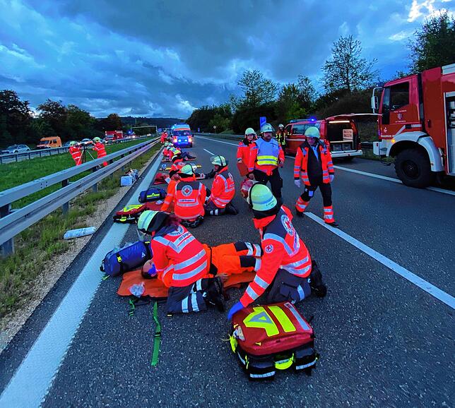 Das Übungsszenario gab vor, dass mehrere Personen durch ein Unfall und anschließendes Feuer im Tunnel verletzt wurden.