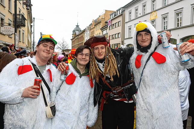 Bild 1: Schmotziger Dunschtig in Konstanz: Fasnacht mit Musik, Hästrägern und buntem Treiben - Die Bilder!