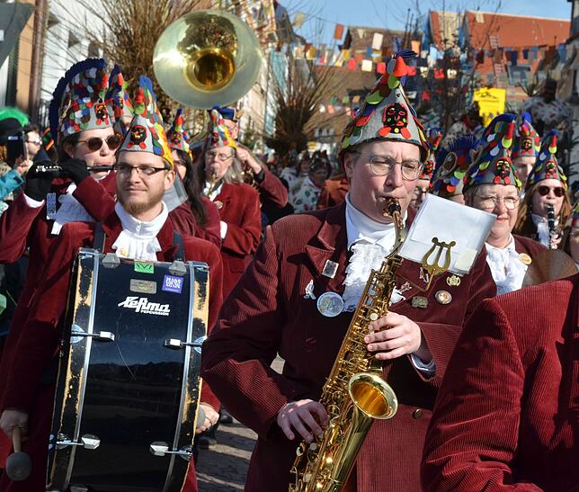 Bild 32: Bunte Fasnachtsfreude beim Narrensprung 2025