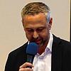 Bürgermeister Mike Biehler bei seiner Rede.