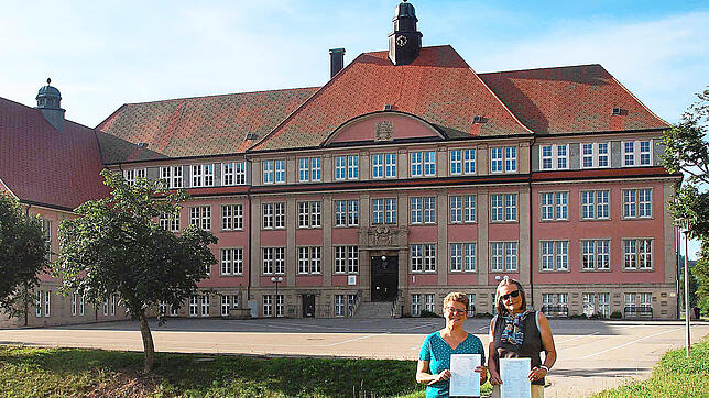 Cornelia Bruder und Karin Willmann haben eine Interessengemeinschaft ins Leben gerufen, die für den Verbleib der Josef-Hebting-Schule im ...