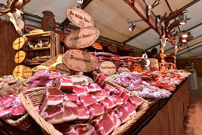 Leckere Wurst- und Fleischspezialitäten sind ebenfalls im Angebot.
