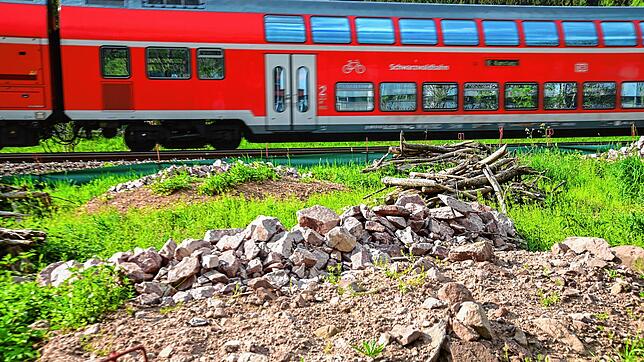 Solche Doppelstockwagen (Symbolbild aus dem Mai 2022) werden derzeit auf der Strecke der Schwarzwaldbahn zwischen St. Georgen und ...
