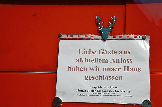 Statt einer Speisekarte gibt es häufig nur diesen Hinweis an den Restaurants.