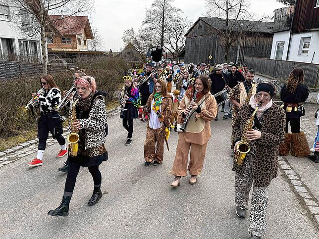 Bild 20: Fasnet in Lellwangen: 220 Narren feiern mit Musik und Freude -  hier die Bilder!