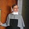 &bdquo;Ich hoffe nicht auf den Impfstoff, ich hoffe auf den lebendigen Gott&ldquo;, sagt Schwester Magdalene von der Tannenhöhe bei ...