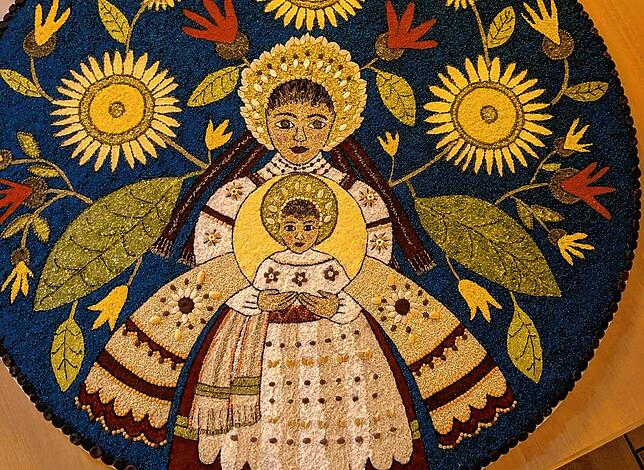 Hier entsteht nach einer russischen Ikone eine Darstellung der göttlichen Weisheit, personifiziert in der Gestalt der Sophia.