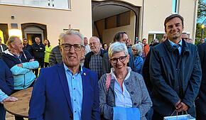 So sieht ein glücklicher Wahlsieger aus: Der alte und neue Aacher Bürgermeister Manfred Ossola (links) zusammen mit seiner Frau Vera und ...