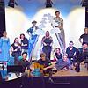 Bei der Probe für das Stück &bdquo;Theater der Träume&ldquo; hinten (von links) Mara Ruh, Charlotte Mader, Coralie Wallrabe, Karla ...
