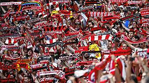 Die Freiburger Fans unterstützten ihr Team, welches die Bundesliga-Saison auf Platz fünf beendet.