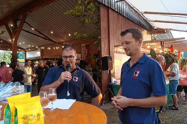 Bild 12: Bilder vom Daisendorfer Weinfest am Freitagabend rund um die Fruchtscheune von Mathias Bernhard
