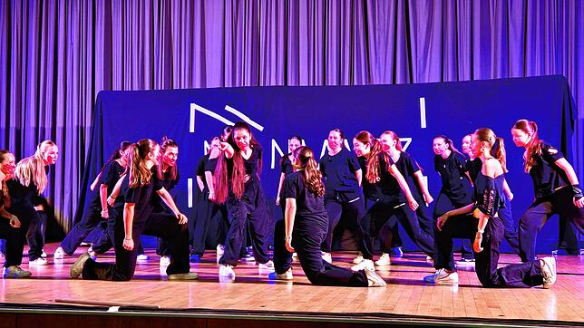 Die Hip-Hop-Tanzgruppe No Namez kann mit ihrer synchronen Tanzchoreografie und den fetzigen Beats das Publikum voll auf ihre Seite ziehen.
