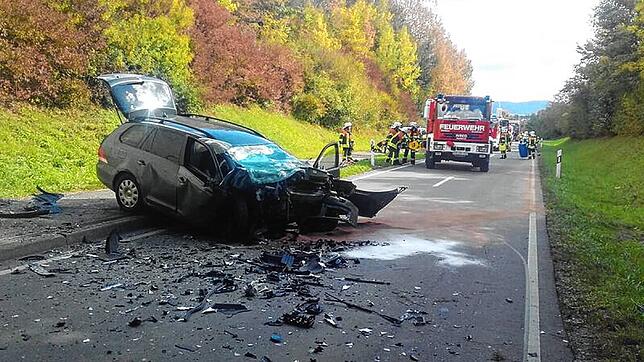 Jede Hilfe kam zu spät für einen Autofahrer, der zwischen Gottmadingen und Ebringen gegen einen Brückenpfeiler prallte.