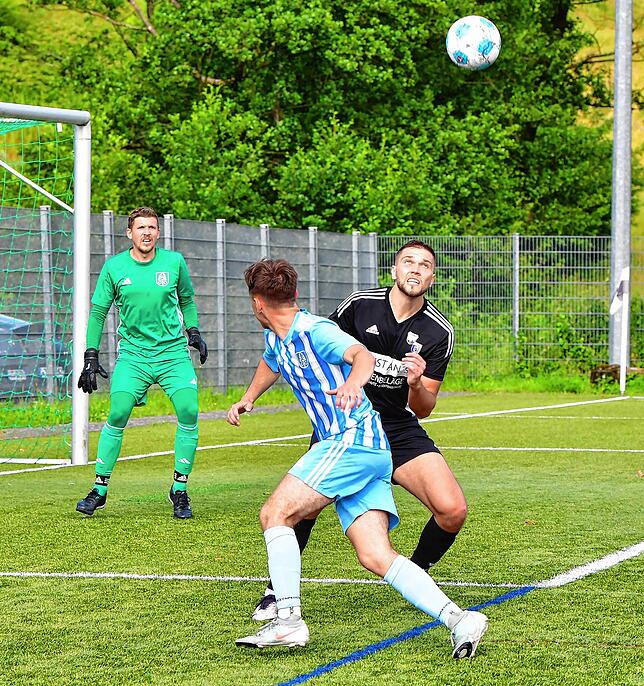 Bild 3: SV Obersäckingen steht nach 2:0 gegen SG FC Wehr/Brennet II an der Tabellenspitze – wir haben Fotos!