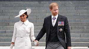 In der öffentlichen Wahrnehmung stehen Herzogin Meghan und Prinz Harry schon lange in der Kritik. Ein neuer Video-Clip von Meghan sorgt ...
