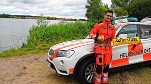 Mete Ünal, Rettungssanitäter und Gemeinderat, hat dafür gesorgt, dass nach dem tödlichen Unglück im Sommer 2024 in den Einsatzwagen ...