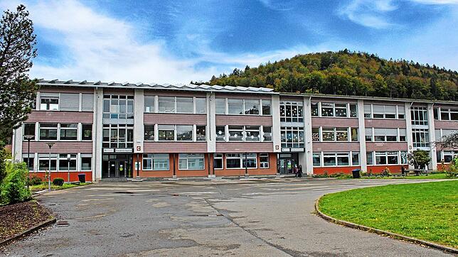 Im Haupttrakt der Immendinger Schlossschule soll bei einer späteren Sanierung ebenfalls der feste Einbau von Lüftungsanlagen vorgenommen ...