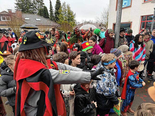 Bild 15: Fasnacht 2025 in Friedrichshafen: Rathaussturm & Schulbefreiung in eindrucksvollen Bildern!
