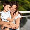 Mutter und Sohn: Zum Muttertag gehen Jungen meist unbefangeneres Verhältnis.