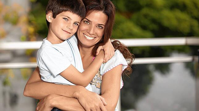 Mutter und Sohn: Zum Muttertag gehen Jungen meist unbefangeneres Verhältnis.