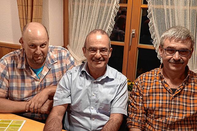 Das BLHV-Führungsduo Clemens Speicher (Mitte) und Bernhard Schleicher (rechts) mit dem neuen Beisitzer Thomas Huber aus Görwihl.