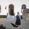 Schulleiterin Heidi Linster, hier im Klosterhof der Heimschule Kloster Wald, möchte neue Schülerinnen für die renommierte ...