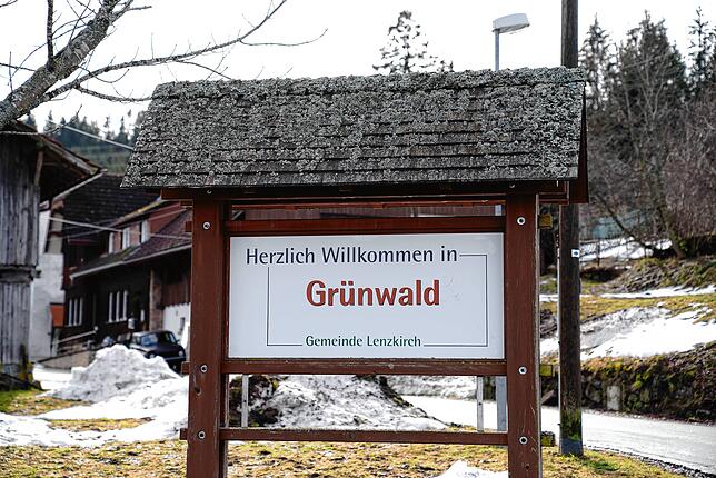 Nach einjähriger Zugehörigkeit zur Stadt Bonndorf kehrte das Dorf Grünwald am 1. Januar 1976 als Ortsteil zur Gemeinde Lenzkirch zurück.
