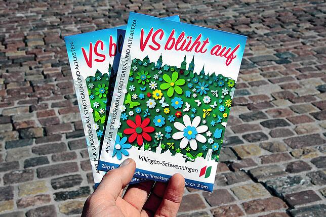 Die Blumenmischung von VS: Blau, weiß, gelb und rot und dazu natürlich ganz viel Grünes.
