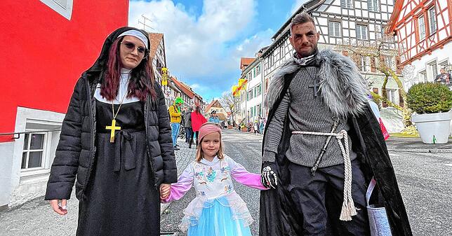 Bild 16: Tolle Stimmung beim Sonntagsumzug der Überlinger Narrenzunft &ndash; Teil 1