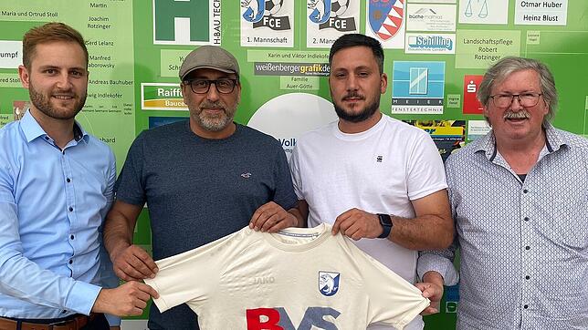 Trainer gefunden: Sportchef Felix Uhl (links) begrüßt den neuen Co-Trainer Antonio Gentile und den neuen Cheftrainer Sandro Marchi ...