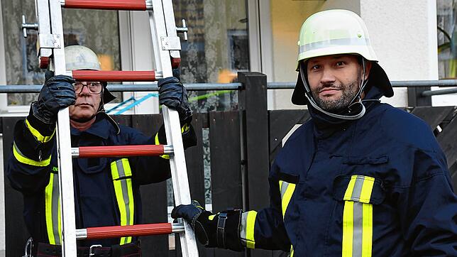 Zum ersten Mal als Feuerwehrmann im Einstaz: Nach nur einem Probeabend nahm Patrick Werner an der Jahreshauptübung der Freiwilligen ...