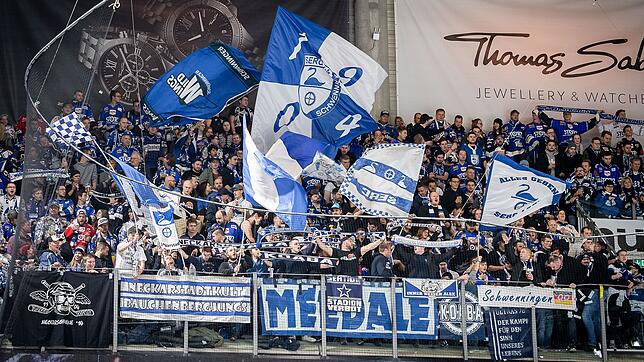 Rund 600 Wild Wings-Fans reisten am Sonntag im Sonderzug nach Nürnberg und unterstützten ihre Mannschaft. Nach der 1:4-Niederlage war ...