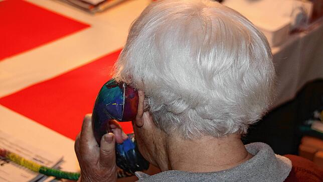 Speziell auf ältere Menschen haben es die Betrüger mit ihrer Abzocke am Telefon abgesehen. Jetzt musste sich ein 52-Jähriger vor Gericht ...