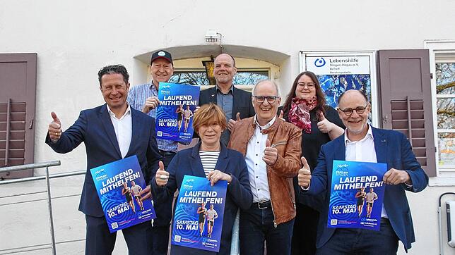 Das Organisationsteam (vorn von links): Daniel Hirt (Volksbank), Regine Achatz, Hansjörg Reichert (beide Lebenshilfe), OB Bernd Häusler. ...