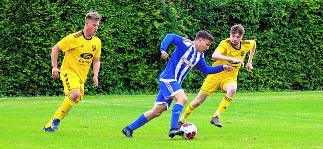 Bild 9: SV Karsau verteidigt die Tabellenspitze durch ein 2:0 beim SV Schwörstadt &ndash; und wir haben Bilder!