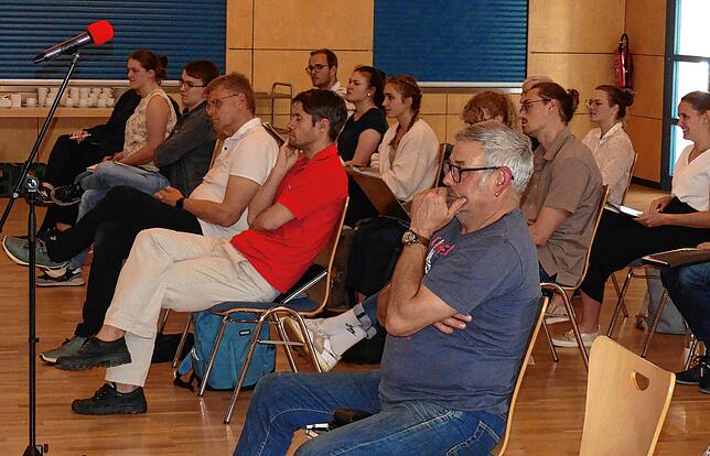 Neben den geladenen Trägern öffentlicher Belange haben auch zahlreiche Interessierte die öffentliche Veranstaltung besucht.