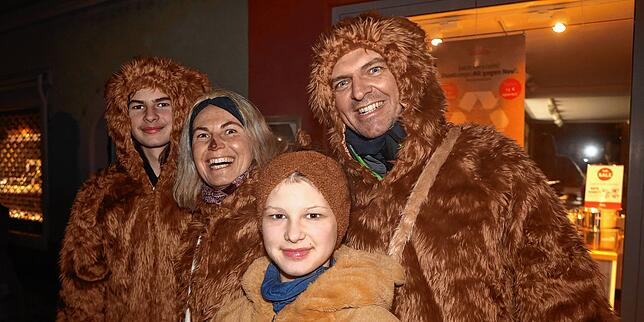 Ho Narro! Diese bärenstarke Truppe hat sich den Butzenlauf am Mittwochabend nicht entgehen lassen.