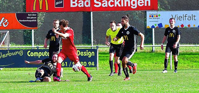 Bild 24: FC Wallbach dreht die Partie und gewinnt mit 3:2 gegen den FC RW Weilheim &ndash; und wir haben die Bilder!