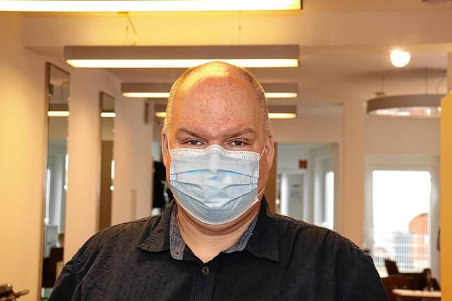 „Wir freuen uns sehr darüber, dass wir so vermisst wurden“, Dirk Purgold, Inhaber des gleichnamigen Friseurladens, über die ...